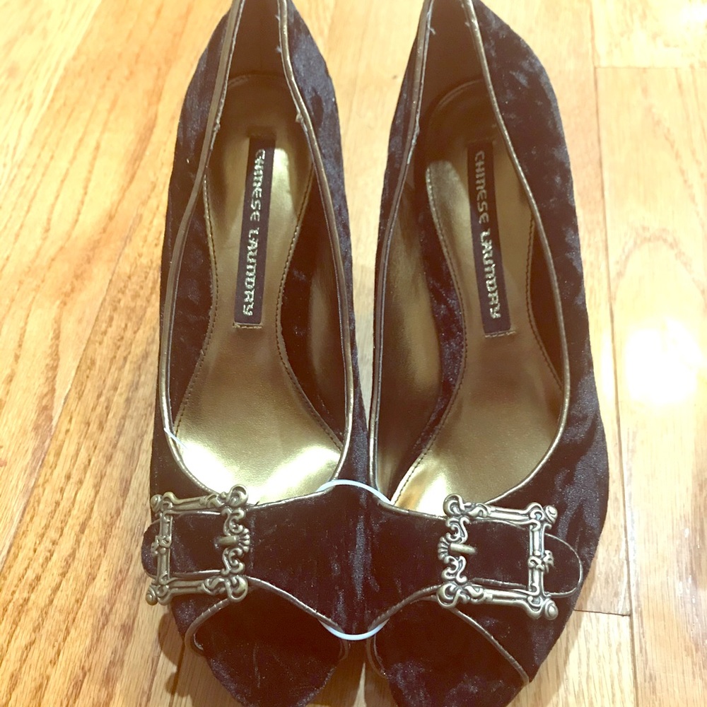 Chinese Laundry Women's black velvet shoes